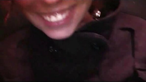 شقراء يحصل على ديك في الحمار ضيق على السرير فيلم للكبار سكس